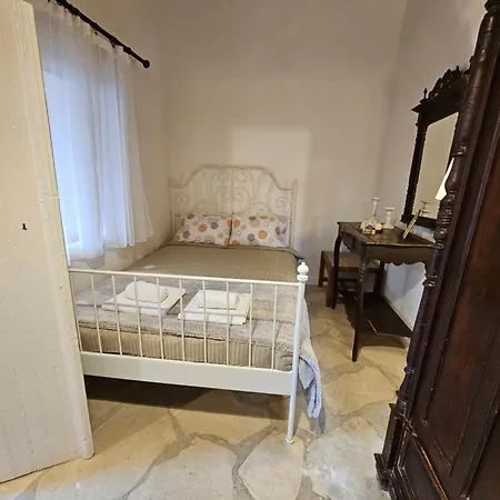 Cozy Traditional 1 Bedroom Village Holiday home