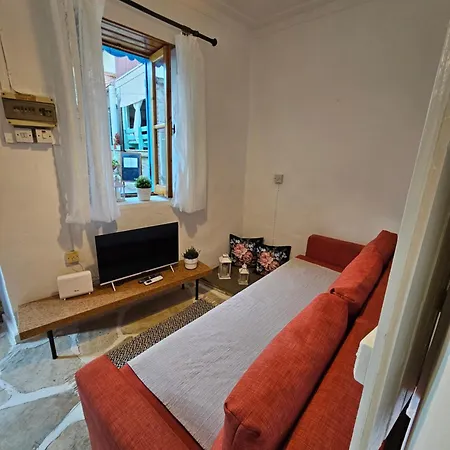 Cozy Traditional 1 Bedroom Village بيت للعطل