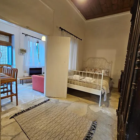 Cozy Traditional 1 Bedroom Village Holiday home Omodos
